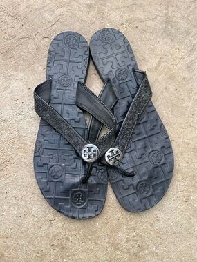 TORY BURCH | Black Logo Thong Sandals 8